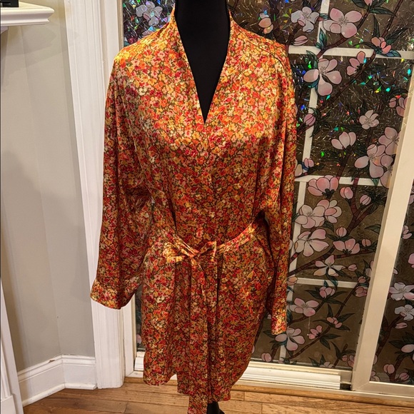Victoria's Secret Other - Victoria's Secret Vibrant Floral Satin Robe  - One Size